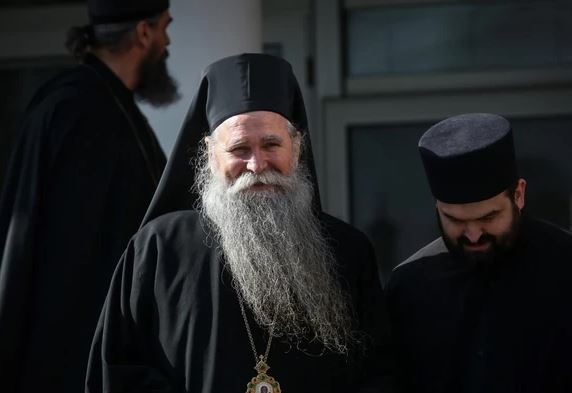 Incident u Cetinju: Pripadnici nepriznate crkve ispred manastira vrijeđali mitropolita Joanikija