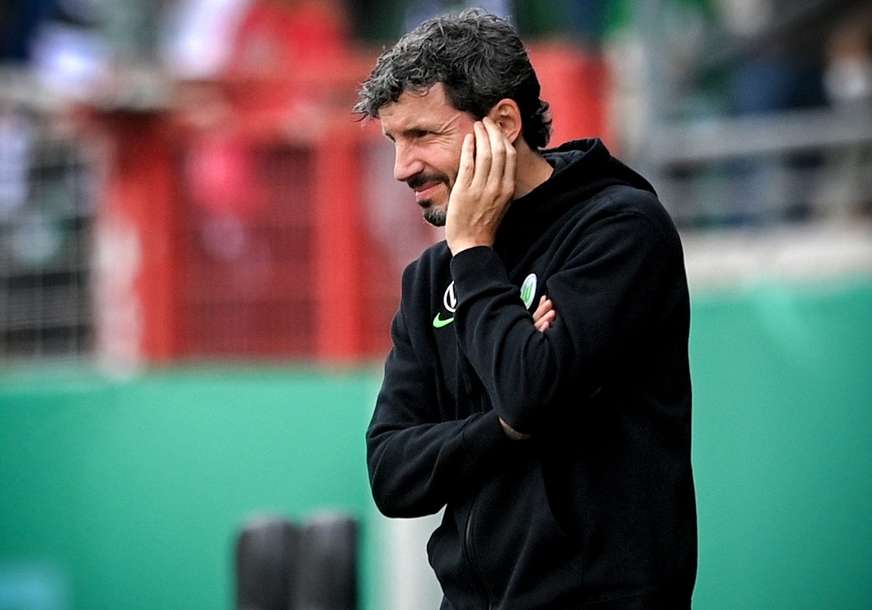 Volfzburg izbacuju iz Kupa Njemačke zbog greške trenera! Van Bomel izvršio šest, a dozvoljeno pet izmjena