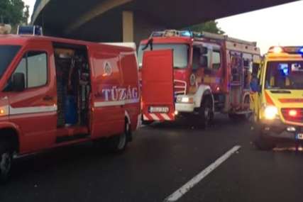 Detalji stravične nesreće u Mađarskoj: U autobusu bilo više od 50 ljudi, vatrogasci izvlače putnike iz vozila (VIDEO)