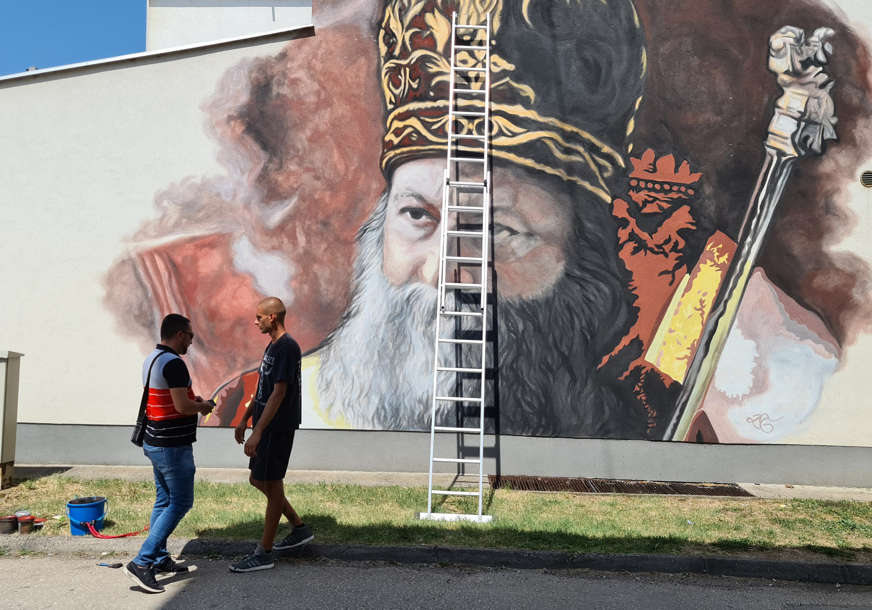 U završnoj fazi: Ulica svetog Save u Doboju dobija mural patrijarha Porfirija (FOTO)