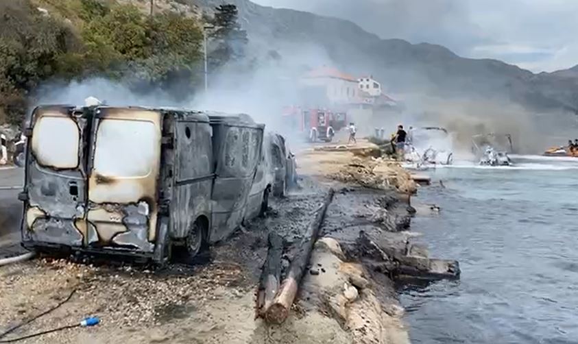 Požar kod Dubrovnika: Izgorjela vozila i više glisera (FOTO)