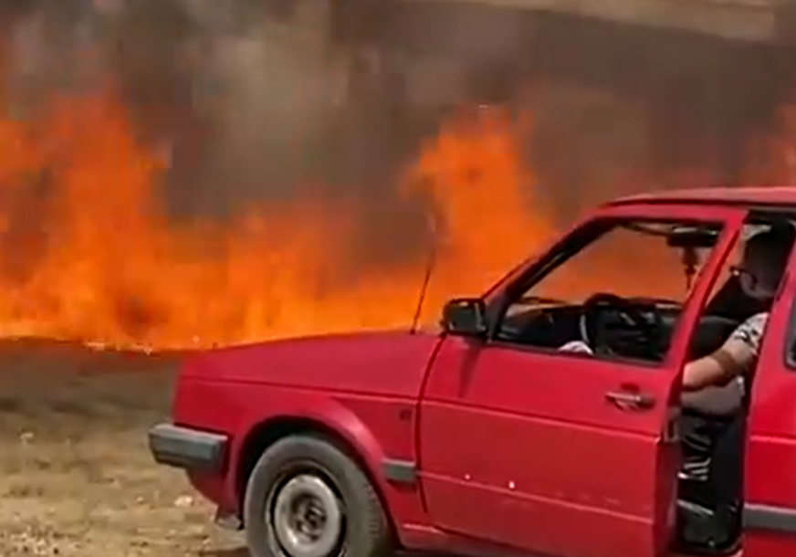 Mladić iz Hercegovine spasao prijateljev automobil ispred ogromnog plamena (VIDEO)