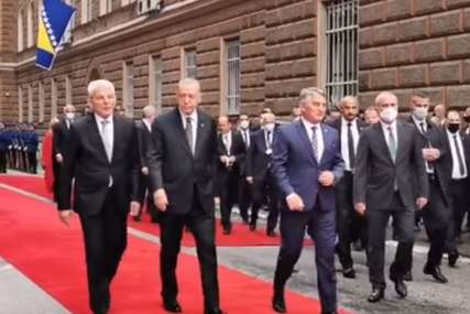 Dodik nije došao na svečani doček: Erdogan stigao u Predsjedništvo BiH, dočekao ga Komšić