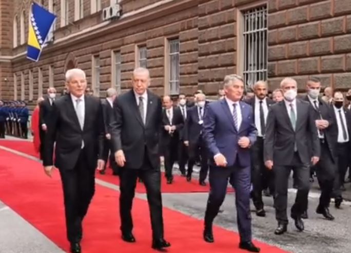 Dodik nije došao na svečani doček: Erdogan stigao u Predsjedništvo BiH, dočekao ga Komšić