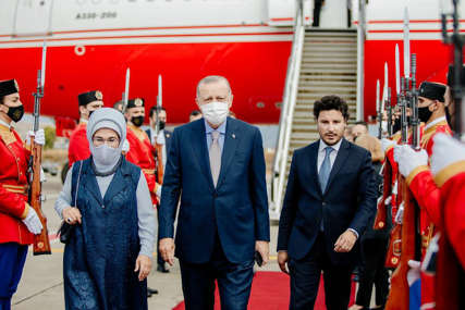 Erdogan stigao u Podgoricu: Na aerodromu ga dočekao Dritan Abazović