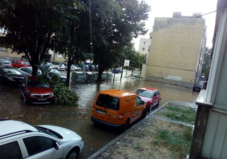 OLUJA U TREBINJU Obilna kiša sručila se nad grad, jak vjetar nosio sve pred sobom