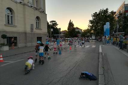 Dio glavne ulice i ovog vikenda pretvoren u PJEŠAČKU ZONU: Klinci oduševljeno učili da voze rolere (FOTO)