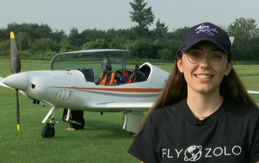 Zara ima samo 19 godina: Najmlađa avijatičarka u istoriji u “Ajkuli” krenula na PUT OKO SVIJETA (VIDEO)