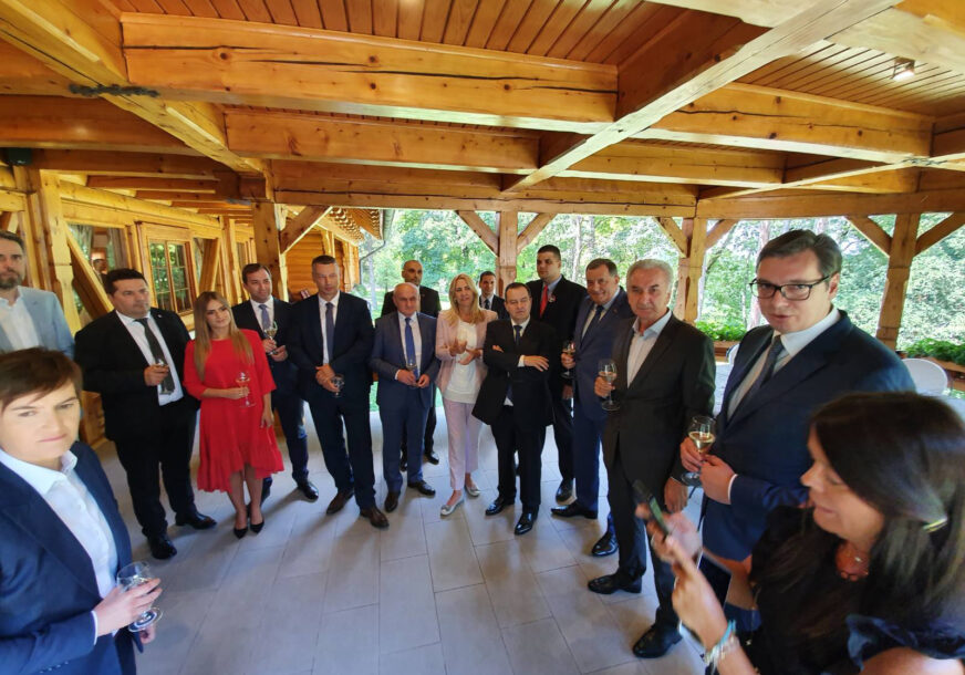 Aleksandar Vučić sa stranačkim liderima iz Republike Srpske