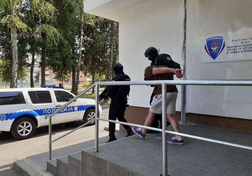 Srpskainfo otkriva kako je „pao“ Almir Jahović za kojim traga Interpol: Kavčanin uhapšen prilikom preuzimanja lažnog pasoša