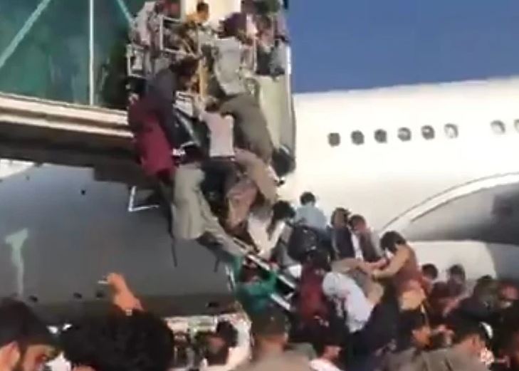 Ponovo haos u Kabulu: Talibani samo strance propuštaju na aerodrom, sva ulazna vrata zatvorena