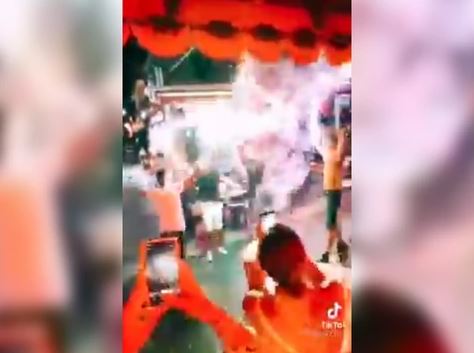 Pale baklje, polugoli pijanče i pjevaju "Vidovdan": Bahati mladići iz Srbije divljali u Turskoj (VIDEO)