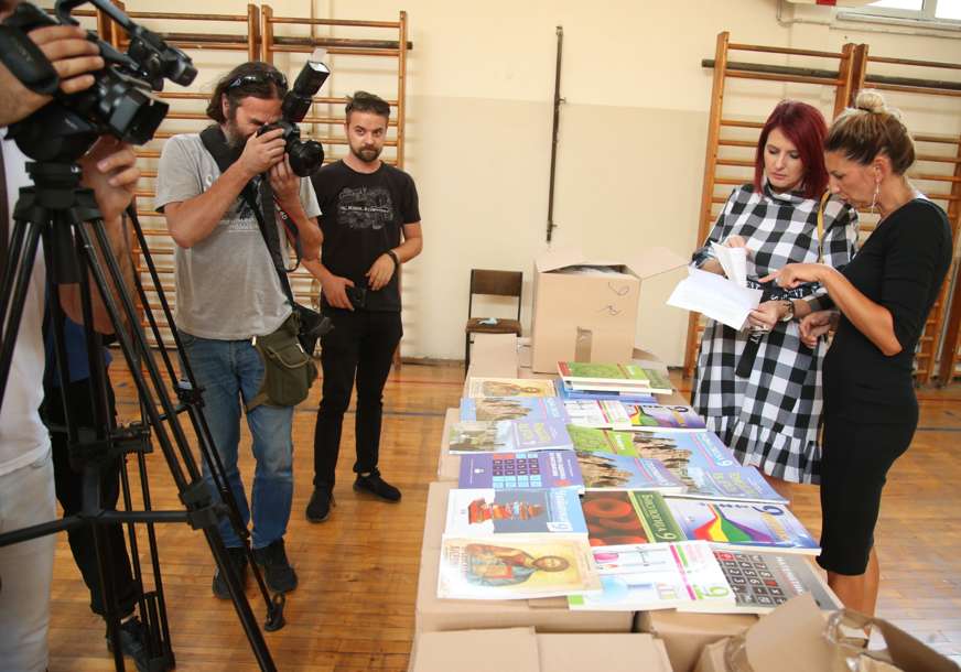 Osnovci i ove godine dobijaju besplatne udžbenike: Prošlogodišnje Banjaluka donira drugim gradovima