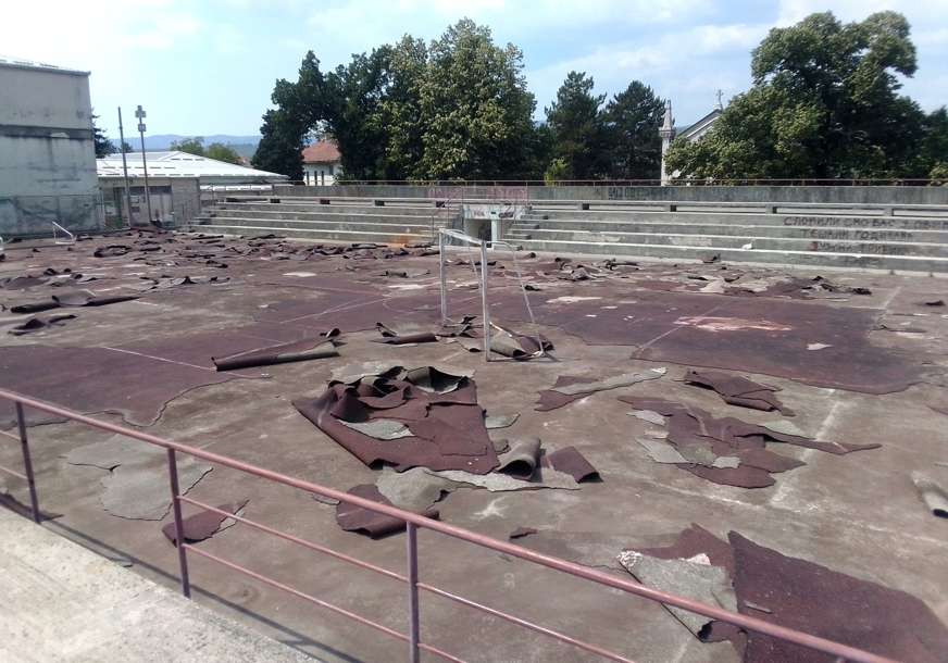 RADOVI VRIJEDNI 100.000 KM Počela rekonstrukcija univerzalnog sportskog igrališta u Bileći