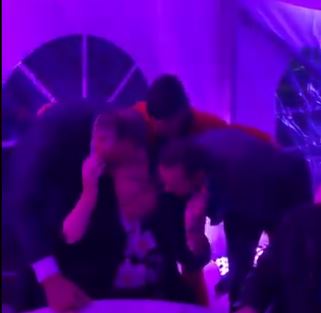 Emotivni trenutak na slavlju: Dodik sa bratom i sestrom grli majku uz stihove pozate pjesme (VIDEO)
