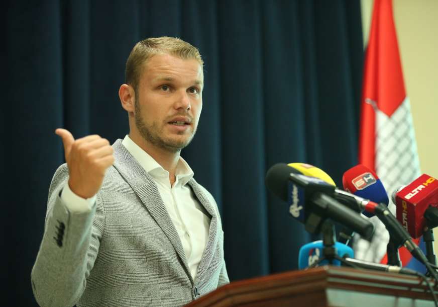 Stanivuković najavio nova pojeftinjenja mjesečnih karata u javnom prevozu za NAJOSJETLJIVIJE KATEGORIJE GRAĐANA