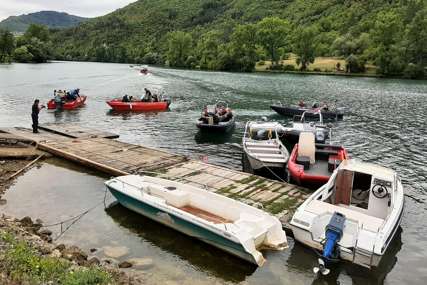 Deminiranje ispod vode: Češki ronioci iz Drine u Višegradu uklonili DVIJE AVIONSKE BOMBE