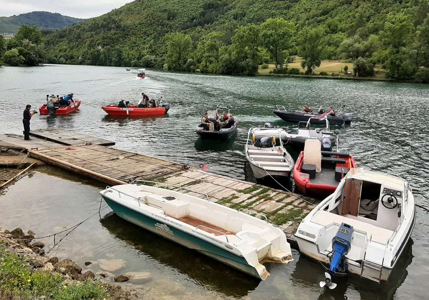 Deminiranje ispod vode: Češki ronioci iz Drine u Višegradu uklonili DVIJE AVIONSKE BOMBE