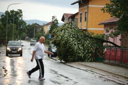 Nevrijeme zahvatilo Banjaluku, pojedina naselja bez struje (FOTO,VIDEO)