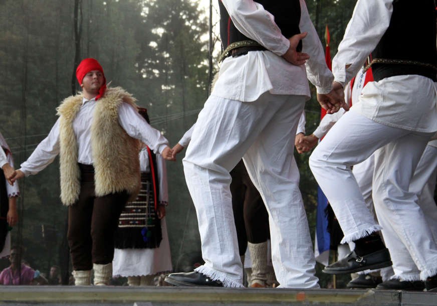 “Manifestacija veoma značajna za Bijeljinu” Festival "Pletenica" okupio 1.200 mladih folkloraša