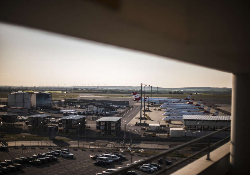 Drama na aerodromu u Beču: Policija pronašla sumnjiv paket, u toku evakuacija putnika