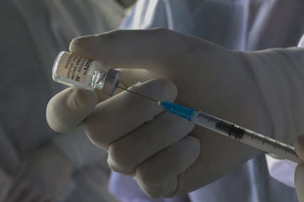 “Umiru zdravstveni radnici koji se nisu vakcinisali” Dr Adžić podržava kažnjavanje nevakcinisanih kolega