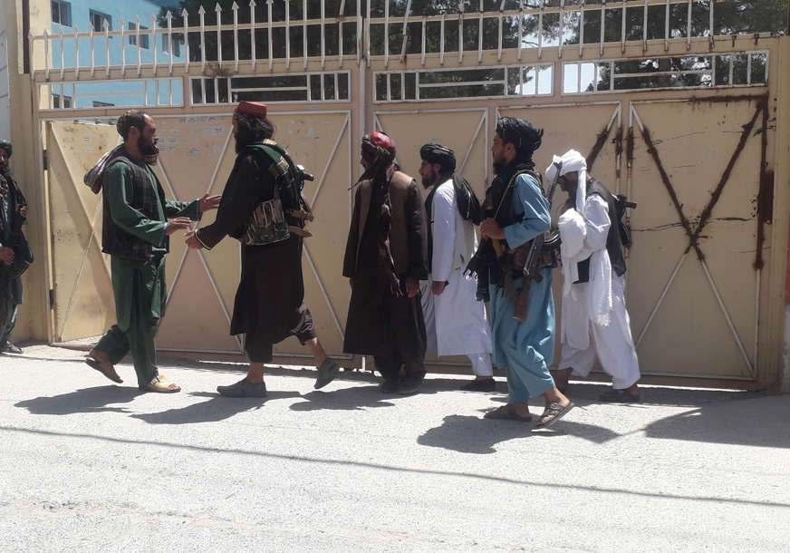 KARZAI U PRITVORU  Talibani oduzeli obezbjeđenje bivšem predsjedniku Avganistana