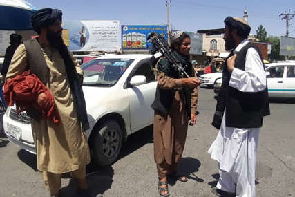 U PREDSJEDNIČKOJ PALATI Talibani tvrde da kontrolišu cijeli Avganistan, u toku pregovori