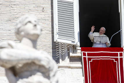 "U istoriji čovječanstva vakcine nisu bile neprijatelji" Papa Franjo iznenađen jer pojedini kardinali odbijaju imunizaciju