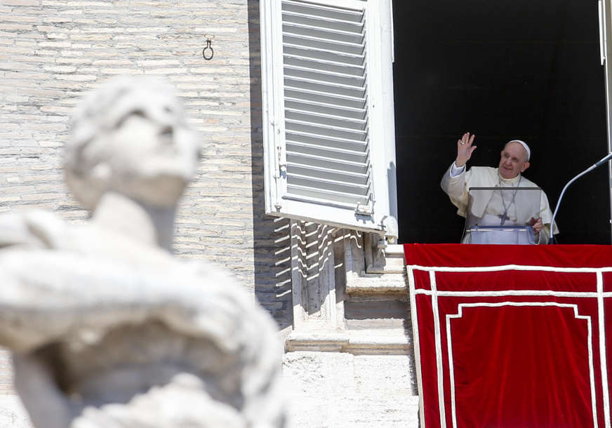 Papa Franja bio na ivici smrti "Ovo je drugi put da mi je medicinsko osoblje spasilo život"