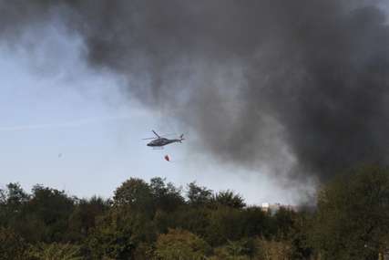 Helikopter učestvuje u gašenju vatre: Pod kontrolom požar u Banjaluci  (VIDEO,FOTO)