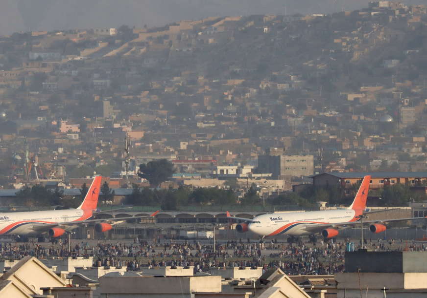 FOKUS EVAKUACIJA STRANACA Najmanje 20 osoba stradalo na aerodromu u Kabulu