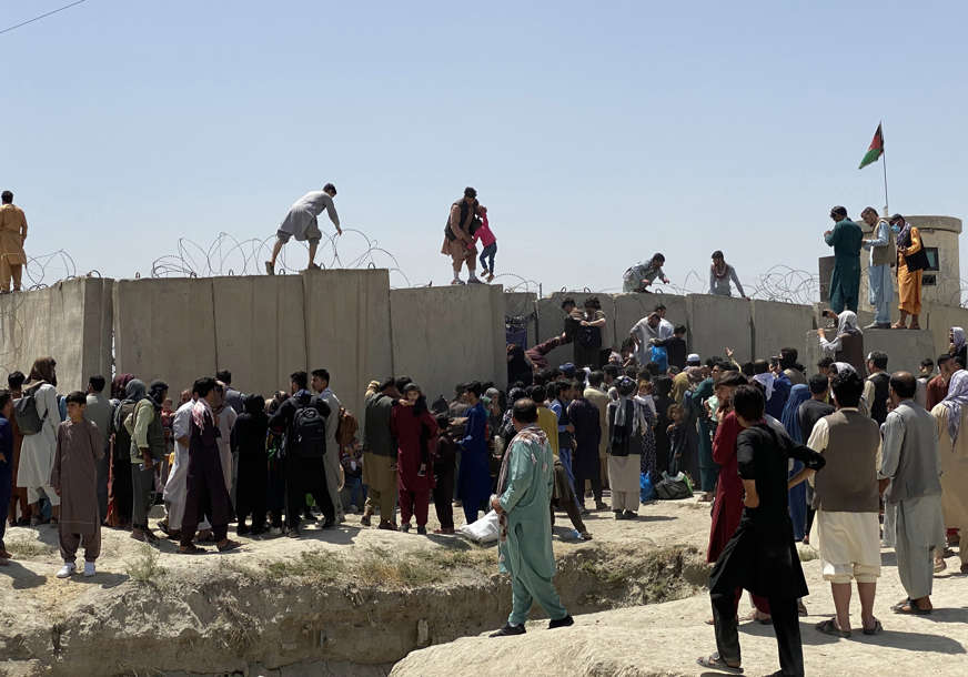 Očekuju nove napade: Ambasada SAD u Kabulu upozorila građane da napuste okolinu aerodroma