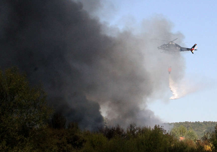Požar kod Konjica još uvijek traje: Helikopter OSBiH i danas pomažu u gašenju vatre