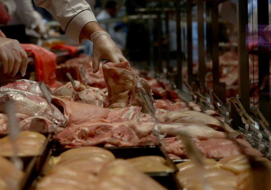 (FOTO) Dolazi vrijeme svinjokolja: Ako ste početnik, evo kako da pravilno pripremite i osušite meso