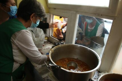 ČUDO U GLADNOJ GODINI Političari ukinuli PDV na donaciju hrane, najveća radost u javnim kuhinjama