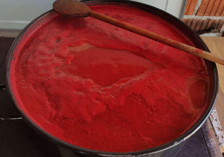 Recept za savršen KUVANI PARADAJZ: Jedan sastojak mu daje poseban šmek