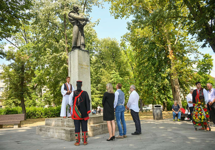 Počelo obilježavanje tradicionalne manifestacije: Položeni vijenci na spomenik Petru Kočiću