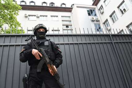Uputili se ka Cetinju na protest: Policija oduzela oružje, drogu i sprej