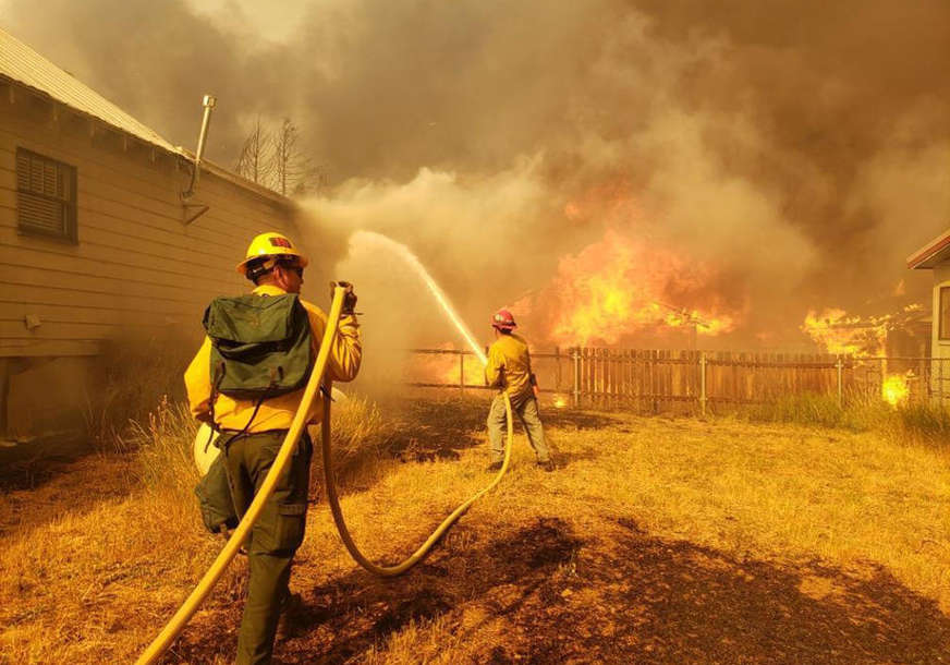 Vatrena stihija uništila još 550 kuća: Nakon što je potpuno uništio rudarski gradić požar u Kaliforniji nastavio da bjesni