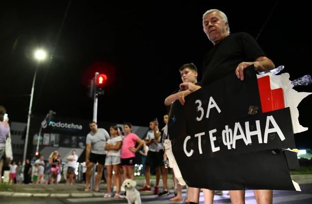 Stefanova porodica se OGRAĐUJE OD PROTESTA: Ne znaju ko organizuje okupljanja zbog dječakove pogibije