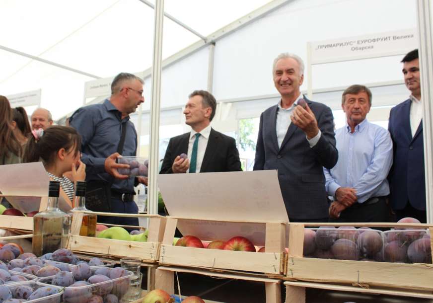 Jubilarni sajam šljive, voćnih rakija i meda “Ugljevik najveći izvoznik šljive u Srpskoj” (FOTO)