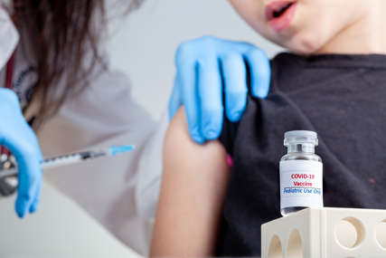ŠIRENJE PROGRAMA Engleska razmatra uvođenje vakcinacije protiv virusa korona za svu djecu stariju od 12 godina