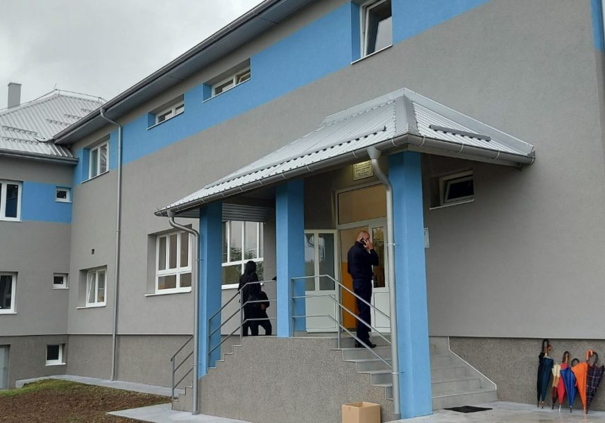 Ustav ne poznaje "bosanski jezik": Bijeljinska osnovna škola čeka instrukcije iz Vlade Srpske za nastavak rada