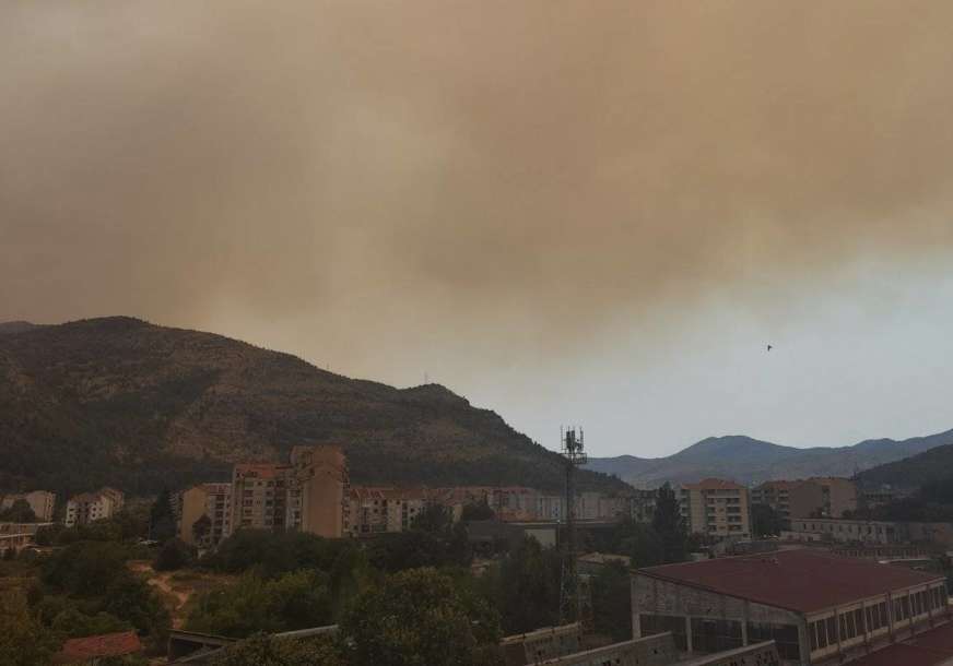 Vatra se razbuktala u rejonu Uvjeće, gašenje onemogućeno zbog nepristupačnog terena