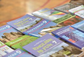 POČINJE TRANSPORT UDŽBENIKA Osnovne škole širom Srpske dobijaju korištene knjige