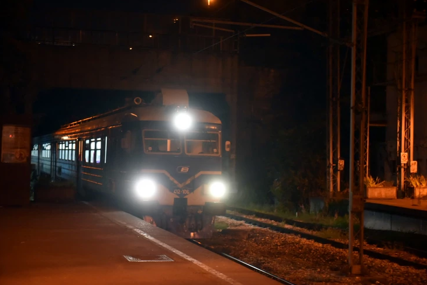 Beogradski policajci je održali u životu: Ostavila poruku i ušla u tunel, pronašao je mašinovođa sa ODSJEČENIM NOGAMA
