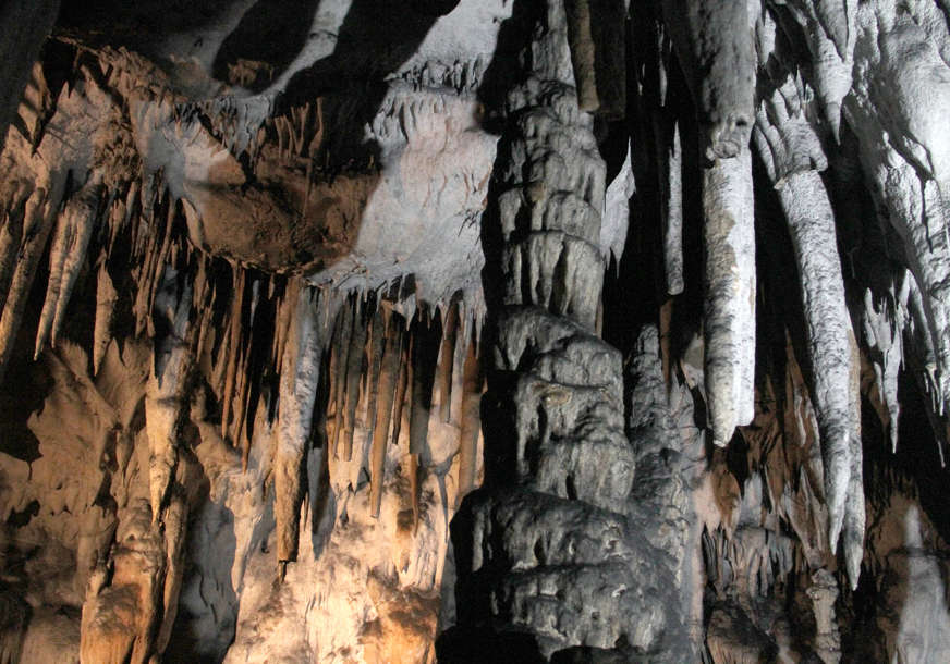 ČETIRI LEGENDE PRIVLAČE TURISTE Vaganska pećina sve posjećenija (FOTO)