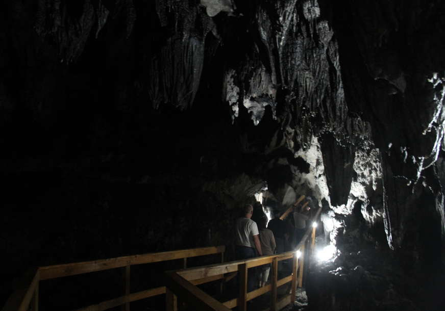 NA DUBINI OD 100 METARA U pećini povrijeđena žena speleolog, u toku akcija spasavanja