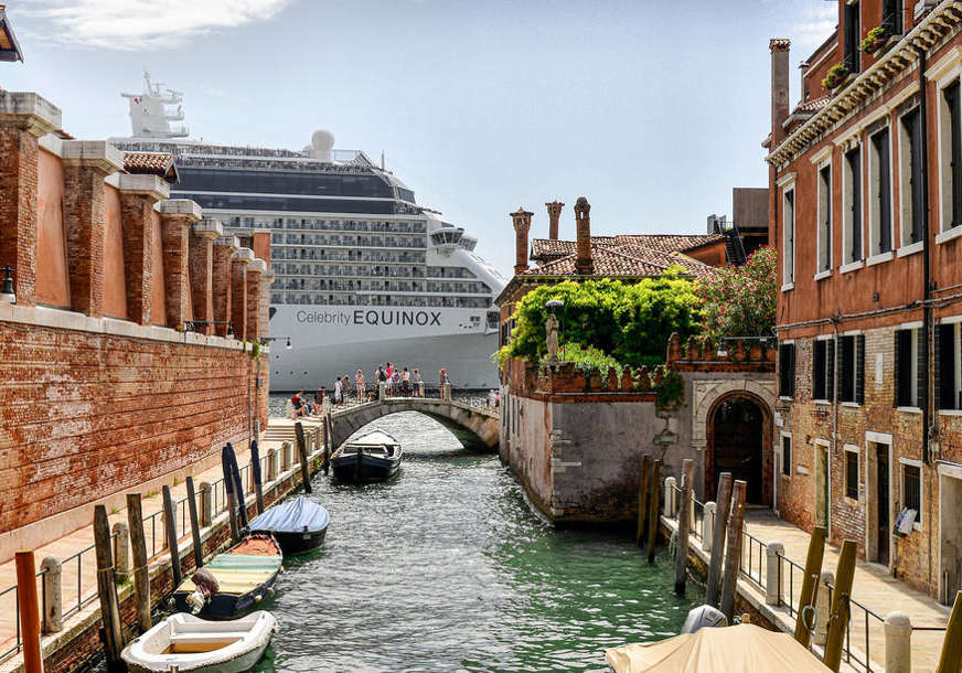 NEOBIČNA ODLUKA GRADA Naoružani čuvari u Veneciji kontrolišu priliv turista